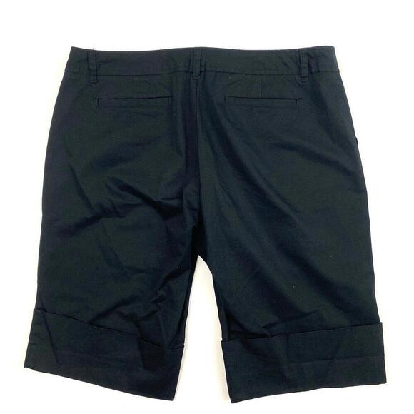 Gap Cuffed Bermuda Women's size 14 Black Chino Shorts - Picture 2 of 4